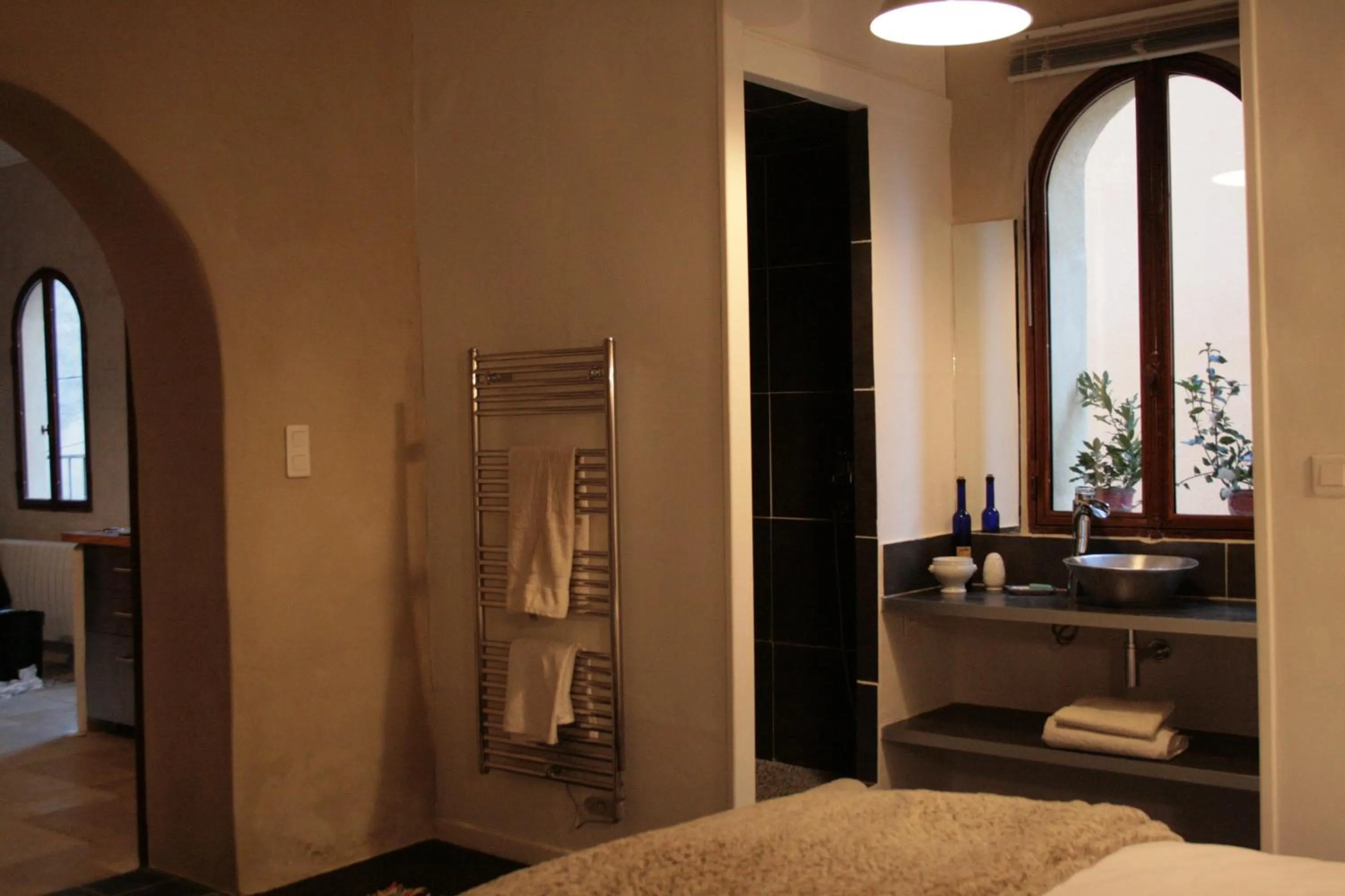 Bathroom, Bed in Les Gites de Catherine