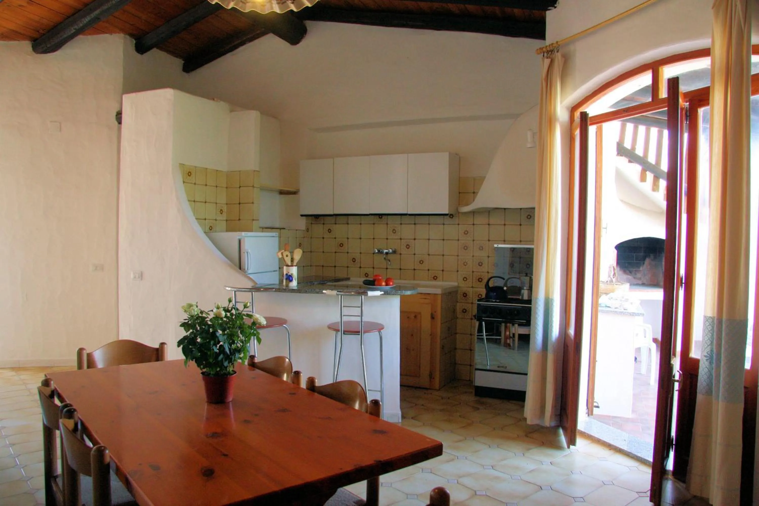 Kitchen or kitchenette in Sa Fiorida case vacanze