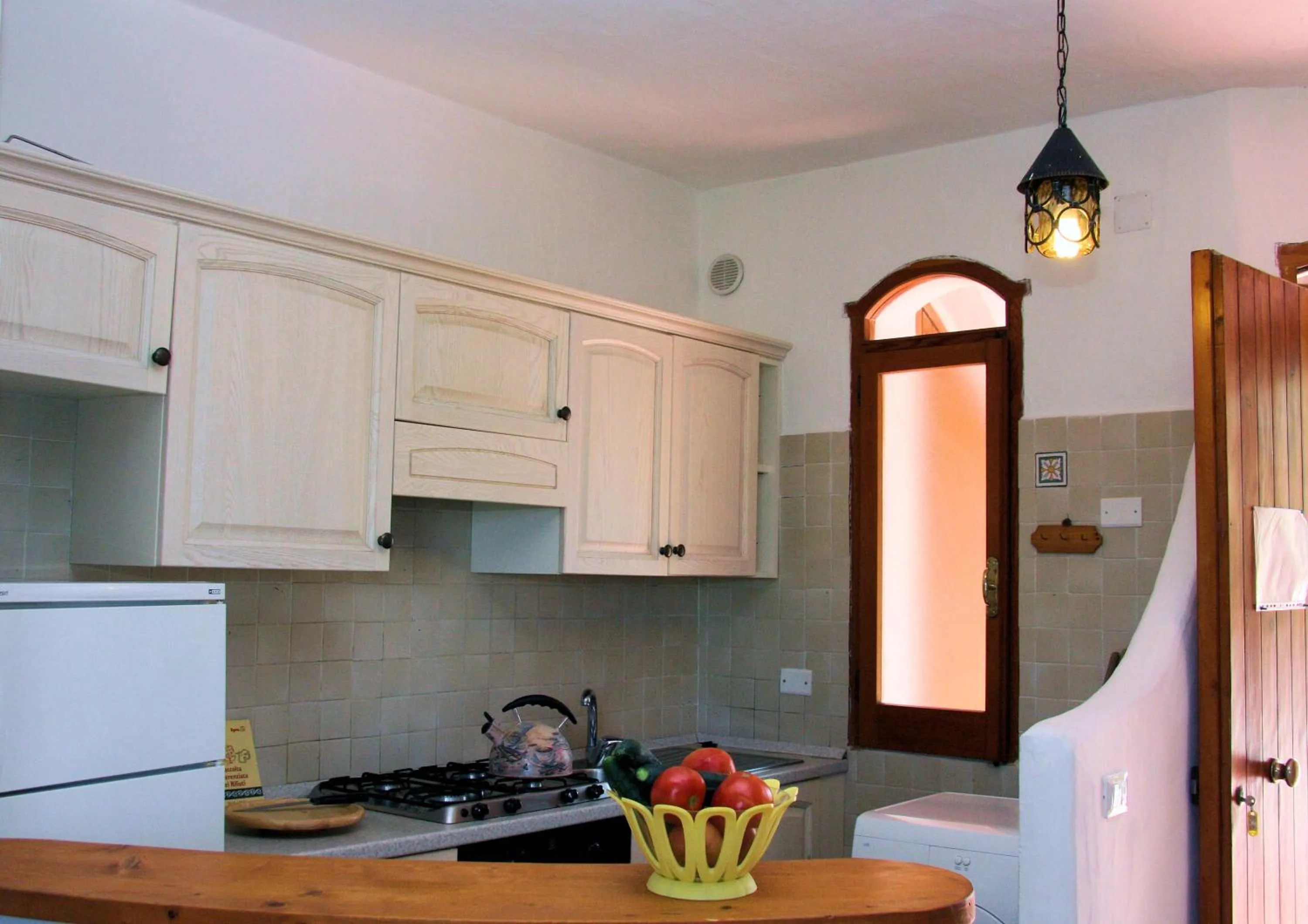 Kitchen or kitchenette in Sa Fiorida case vacanze