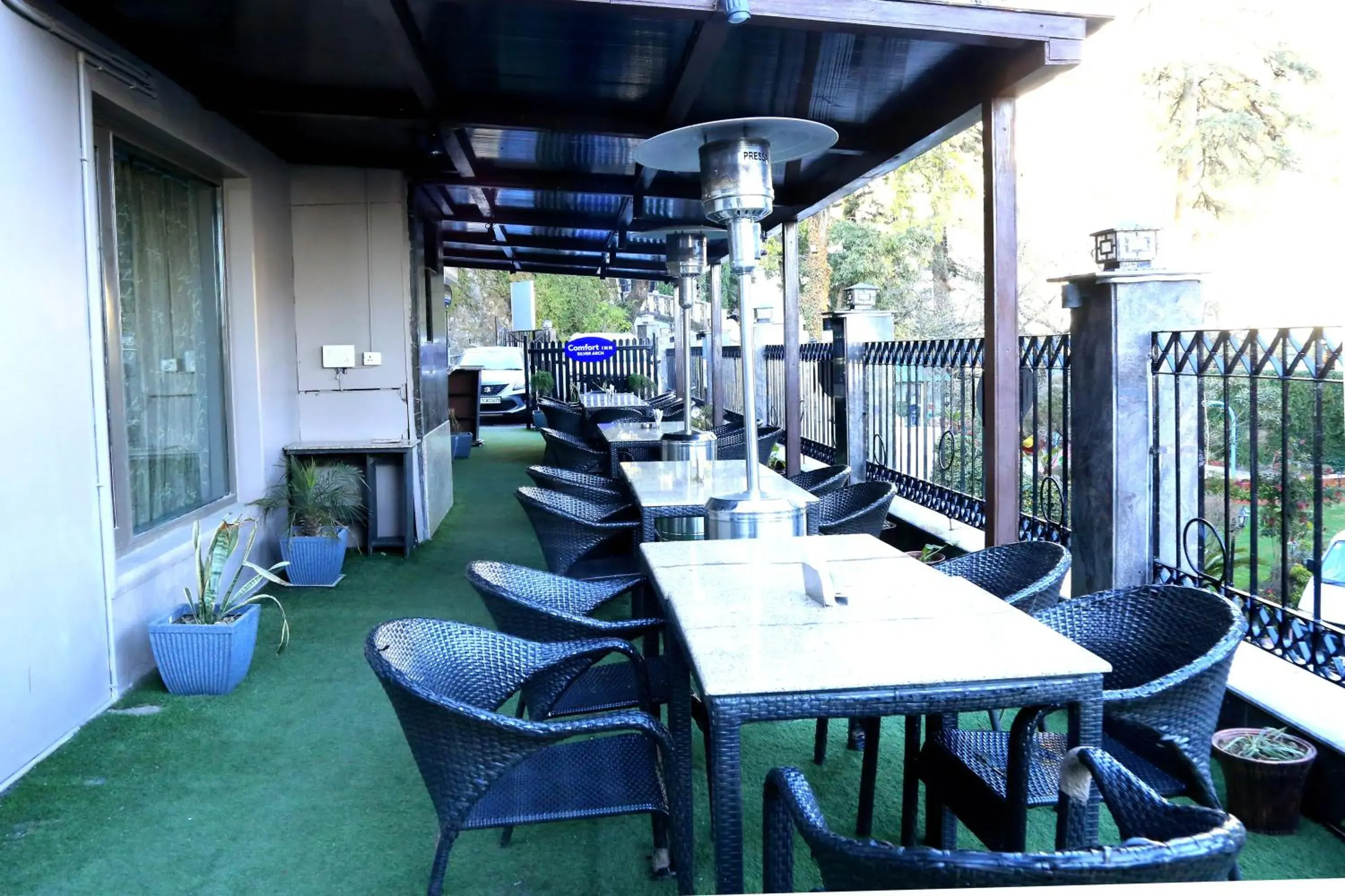 Restaurant/places to eat in Comfort Inn Silver Arch Hotel, Mussoorie Restaurant/places to eat in Comfort Inn Silver Arch Hotel, Mussoorie