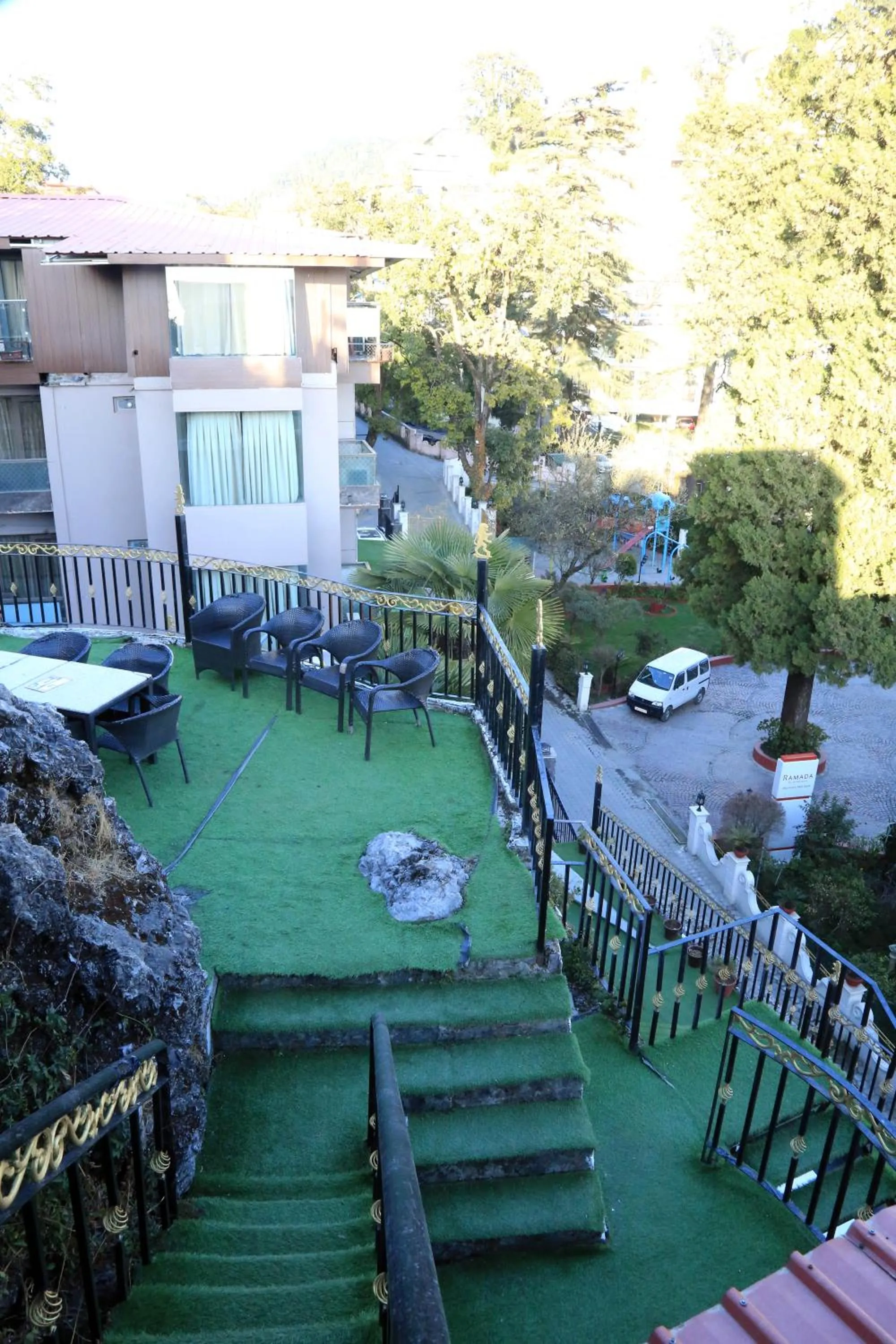 Parking in Comfort Inn Silver Arch Hotel, Mussoorie