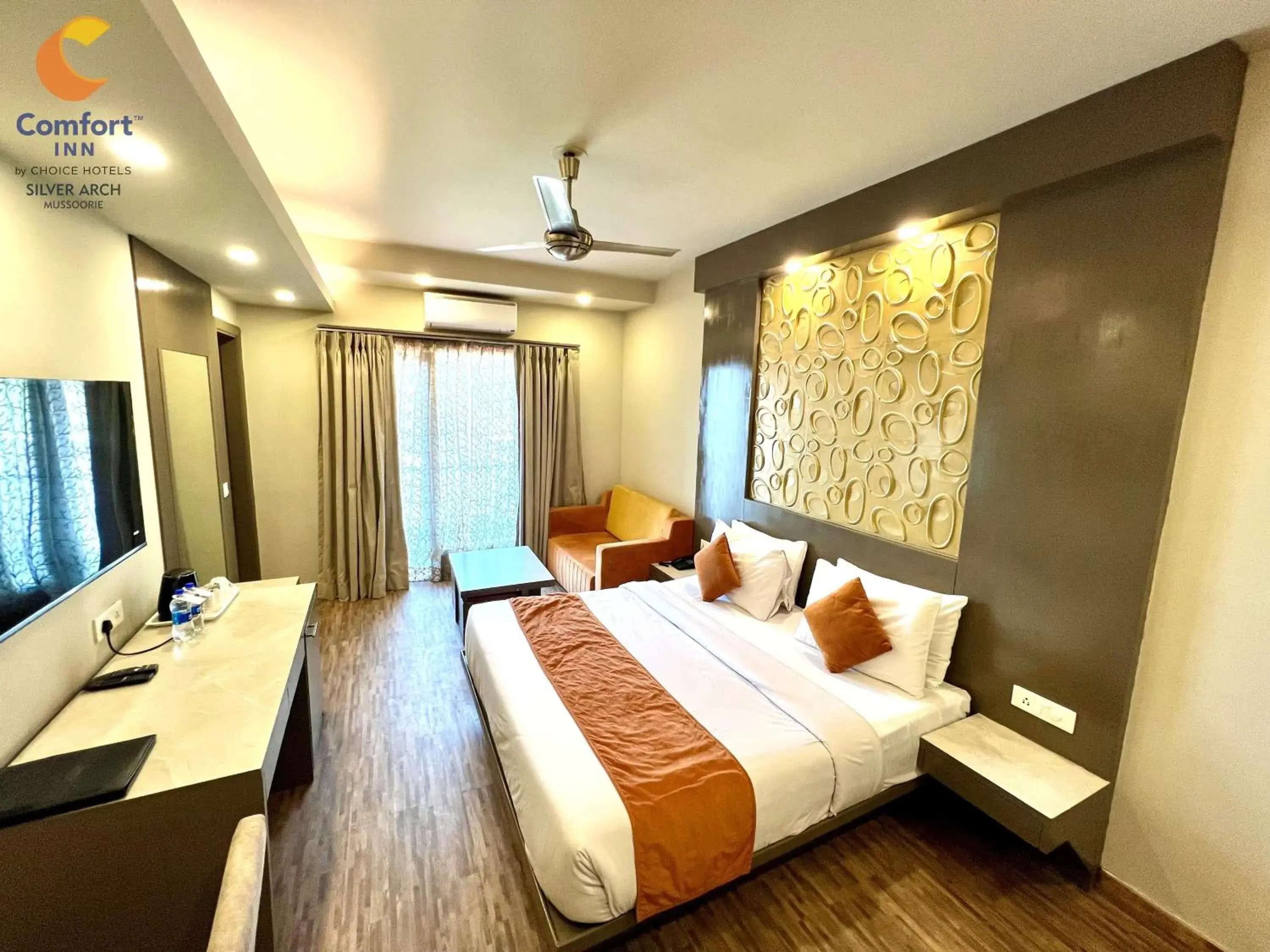 Deluxe Double Room in Comfort Inn Silver Arch Hotel, Mussoorie Deluxe Double Room in Comfort Inn Silver Arch Hotel, Mussoorie