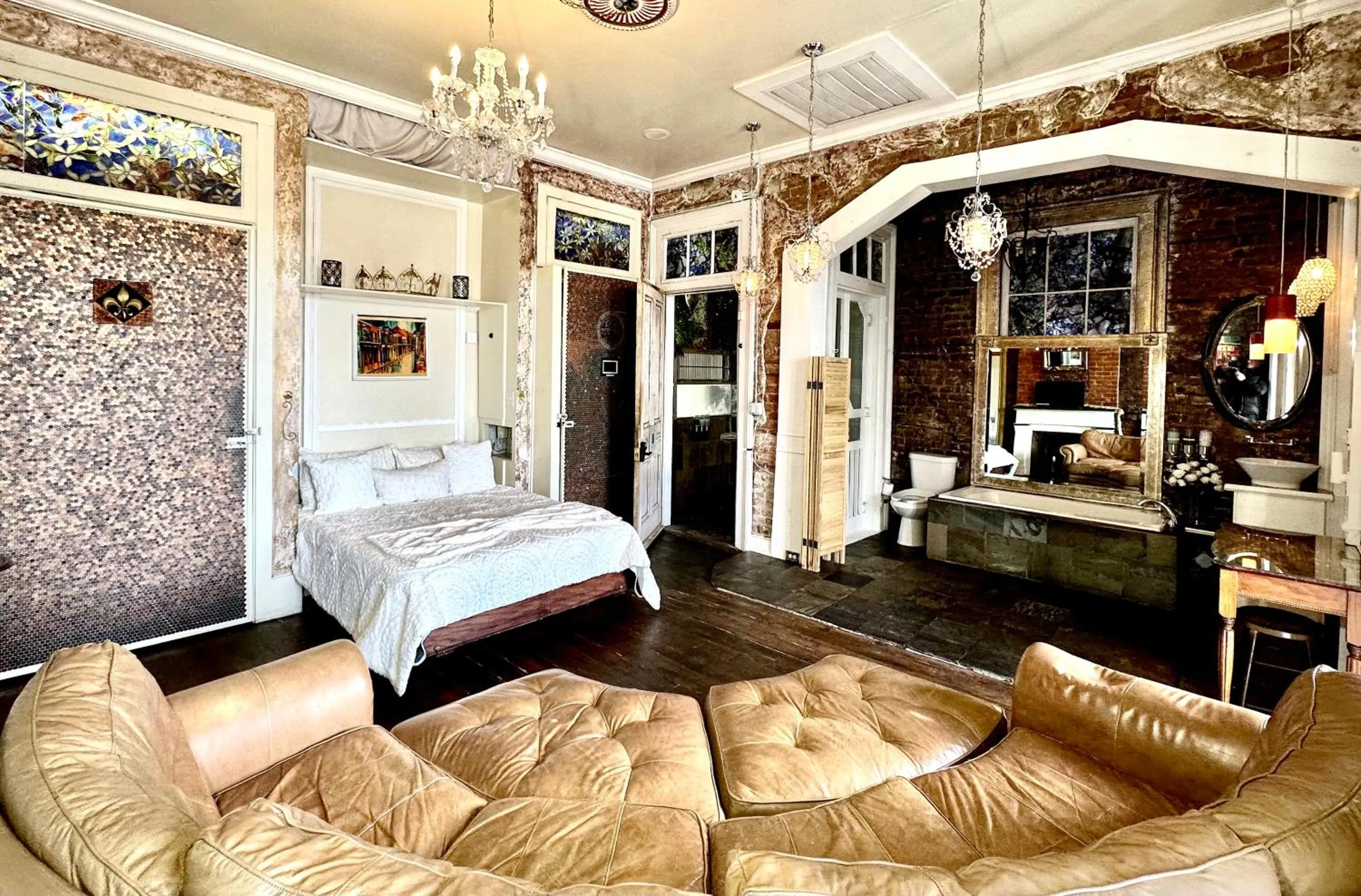 Bed in Fleur De Lis Mansion
