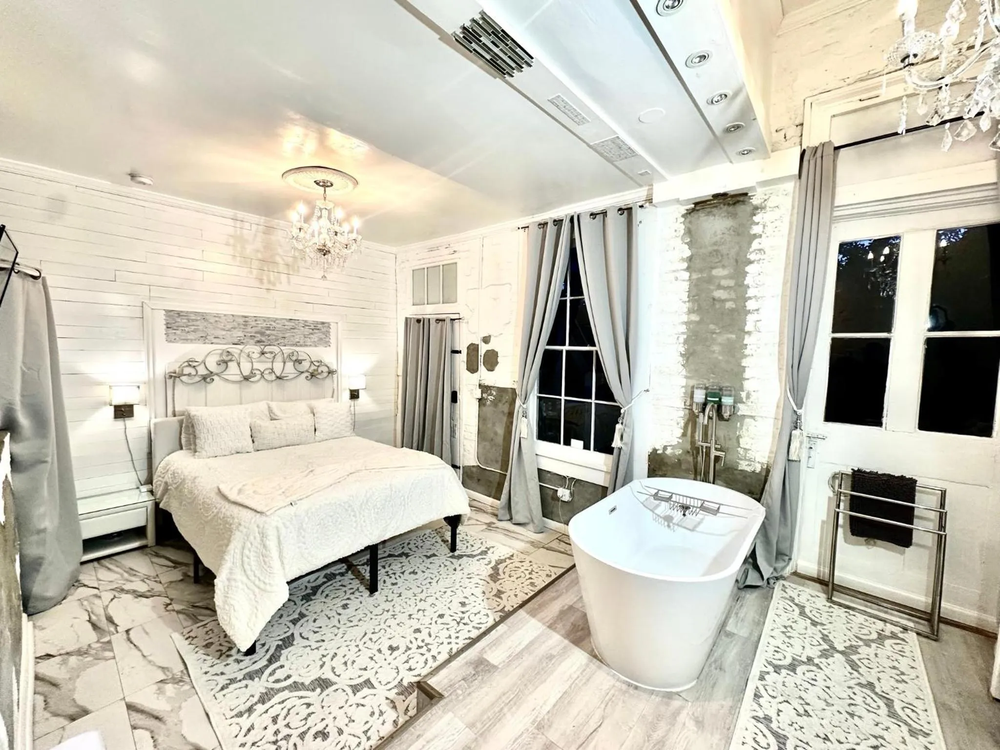 Bed in Fleur De Lis Mansion