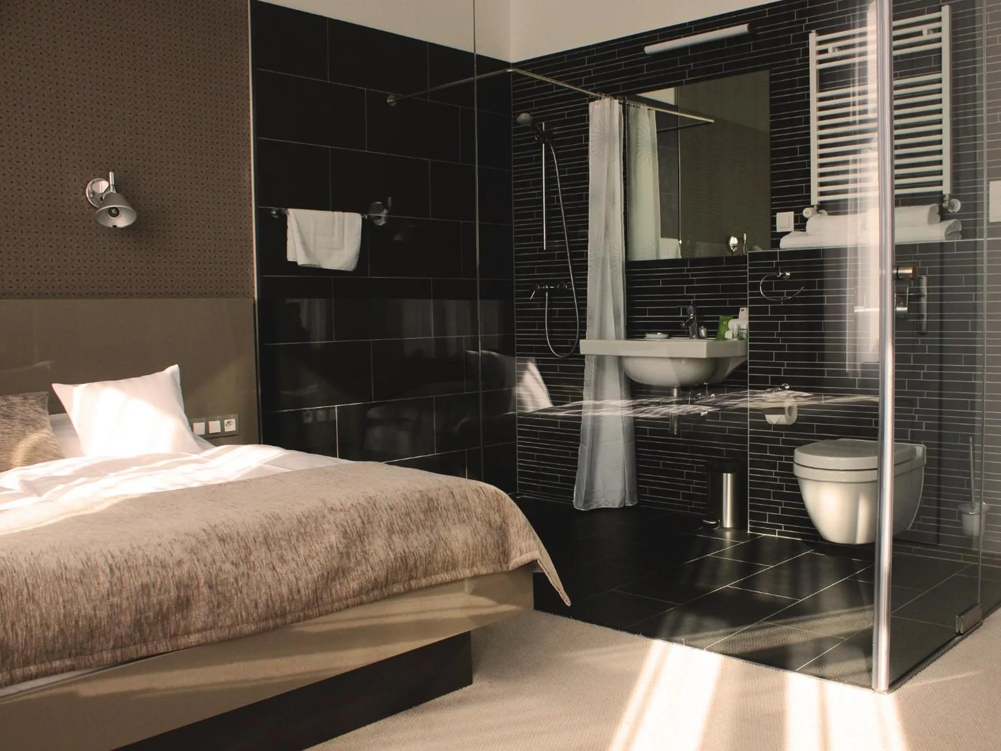 Bathroom, Bed in Hotel Lev
