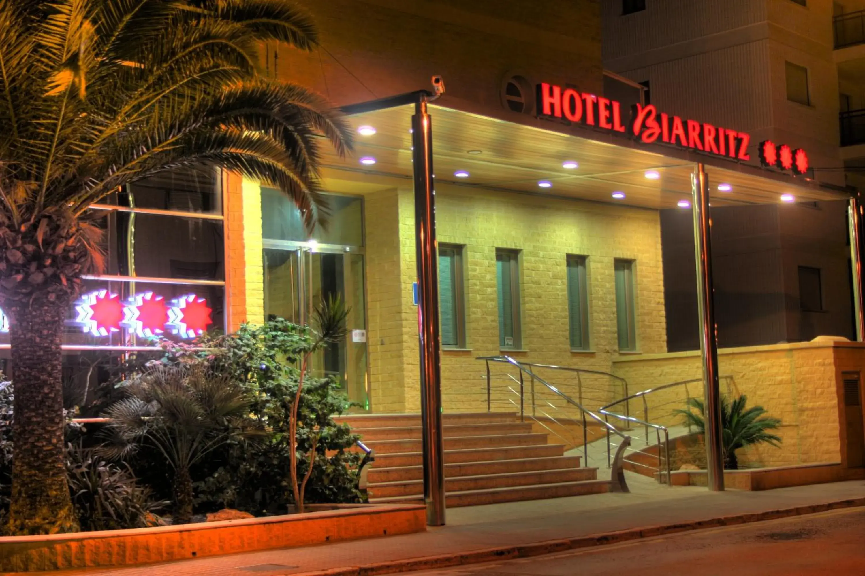 Facade/entrance in Hotel Biarritz Facade/entrance in Hotel Biarritz