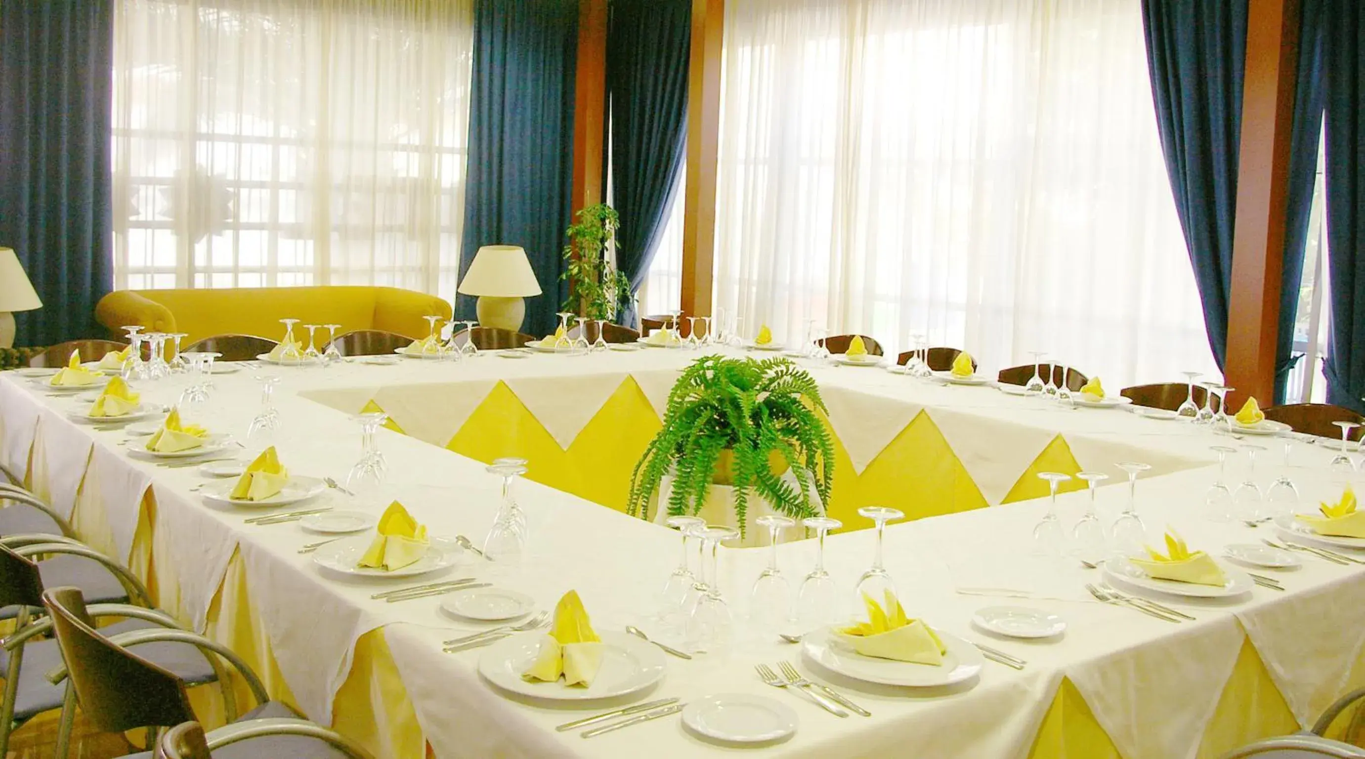 Restaurant/places to eat in Hotel Biarritz Restaurant/places to eat in Hotel Biarritz