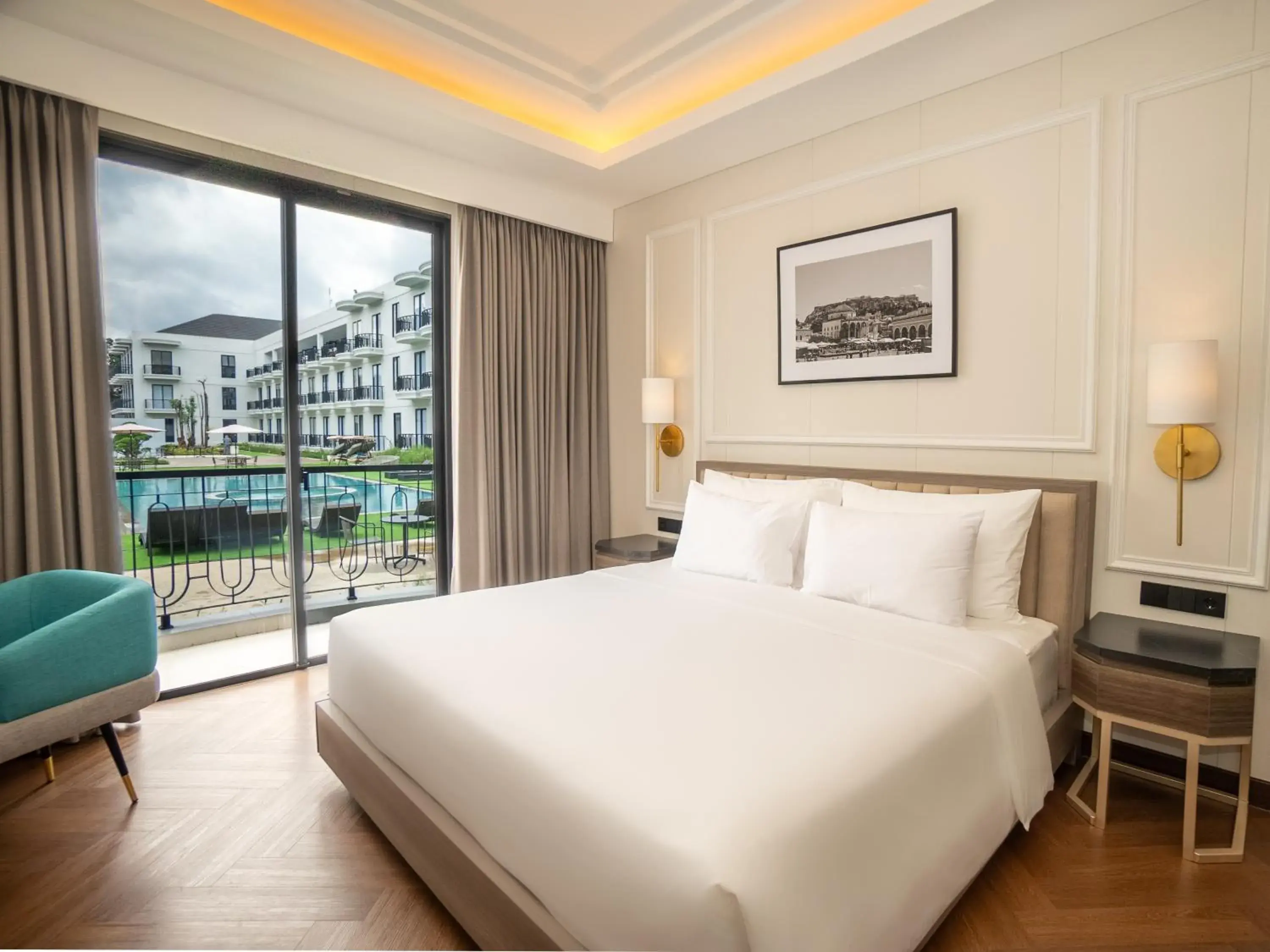 King Room with Pool View in L'Eminence Golf & Resort Lembang - Bandung King Room with Pool View in L'Eminence Golf & Resort Lembang - Bandung