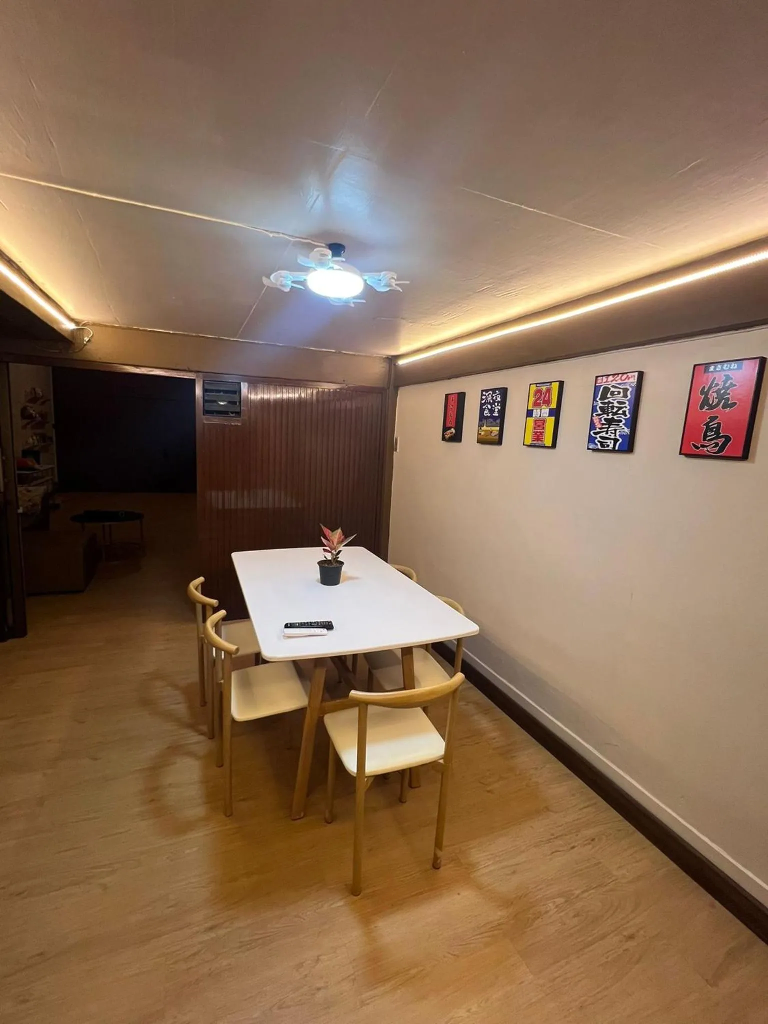 Seating area in Moochi Relax L'Assommior