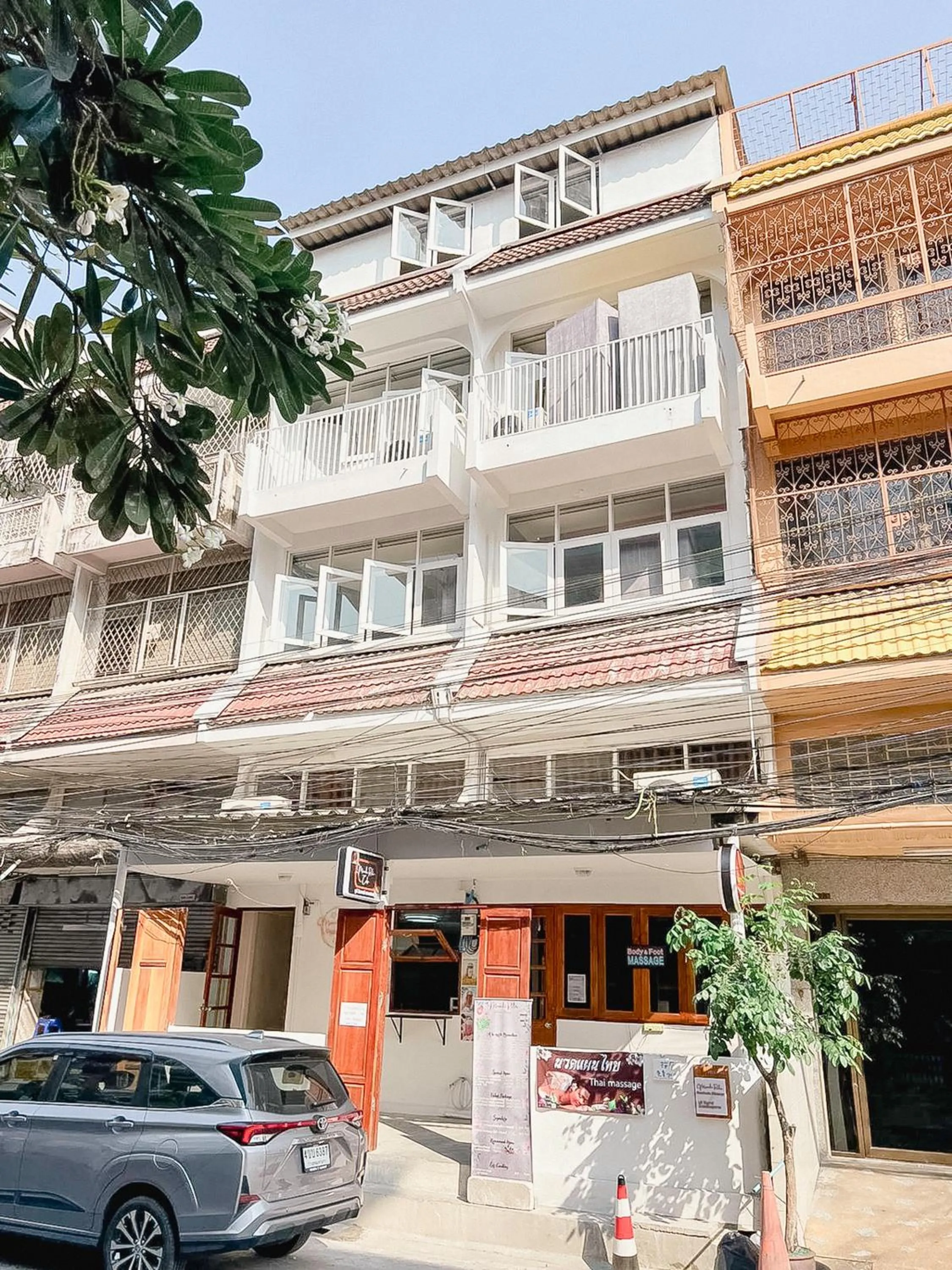 Property building in Moochi Relax L'Assommior