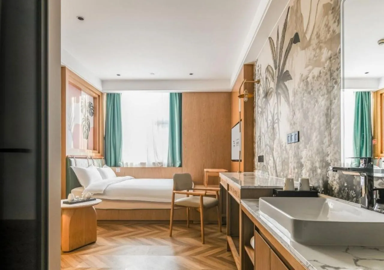 Photo of the whole room, Bed in Xiamen Airport SM City Plaza Yunrui Hotel