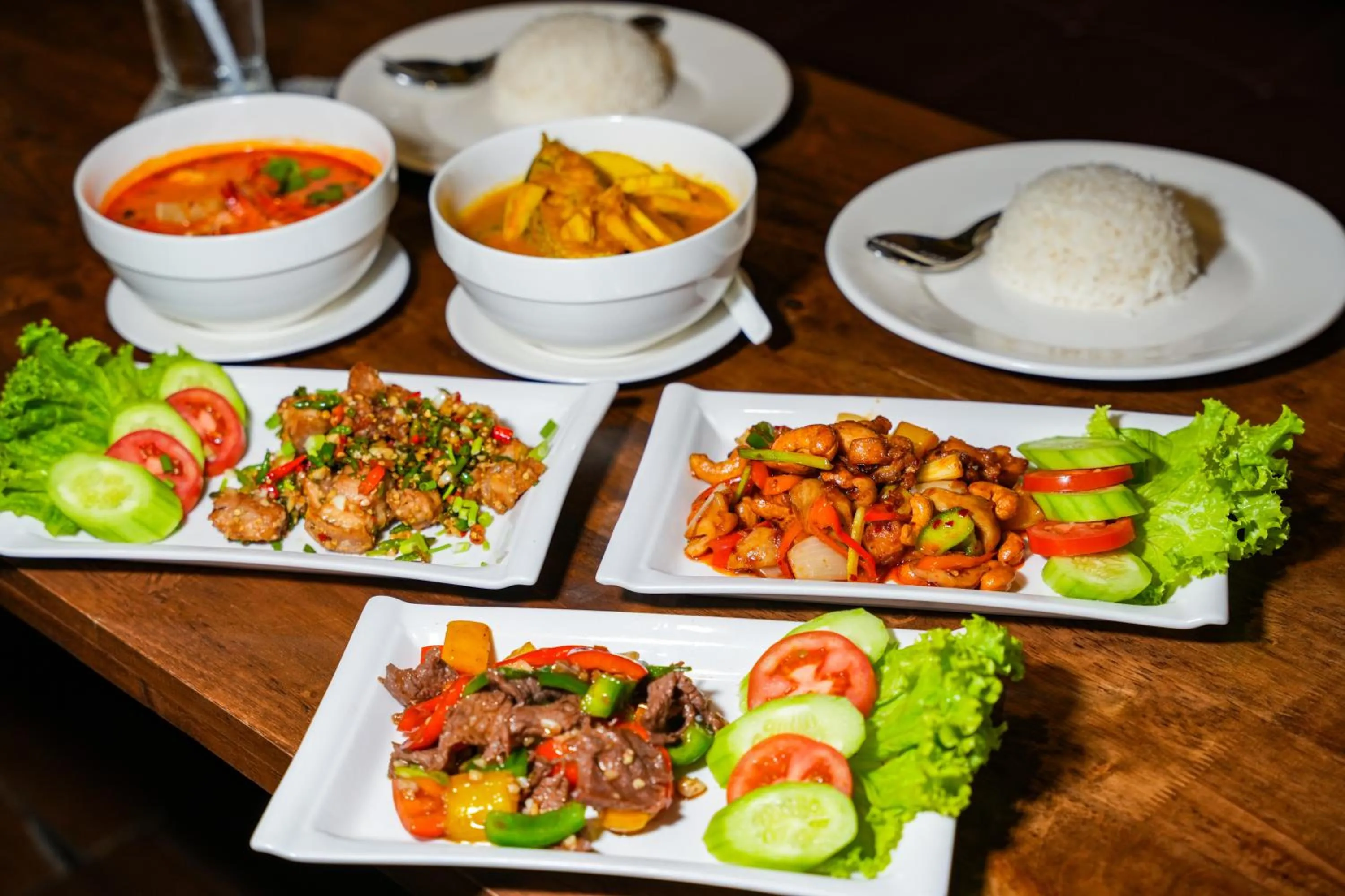 Restaurant/places to eat in Kenikar Raintree Residence Hotel