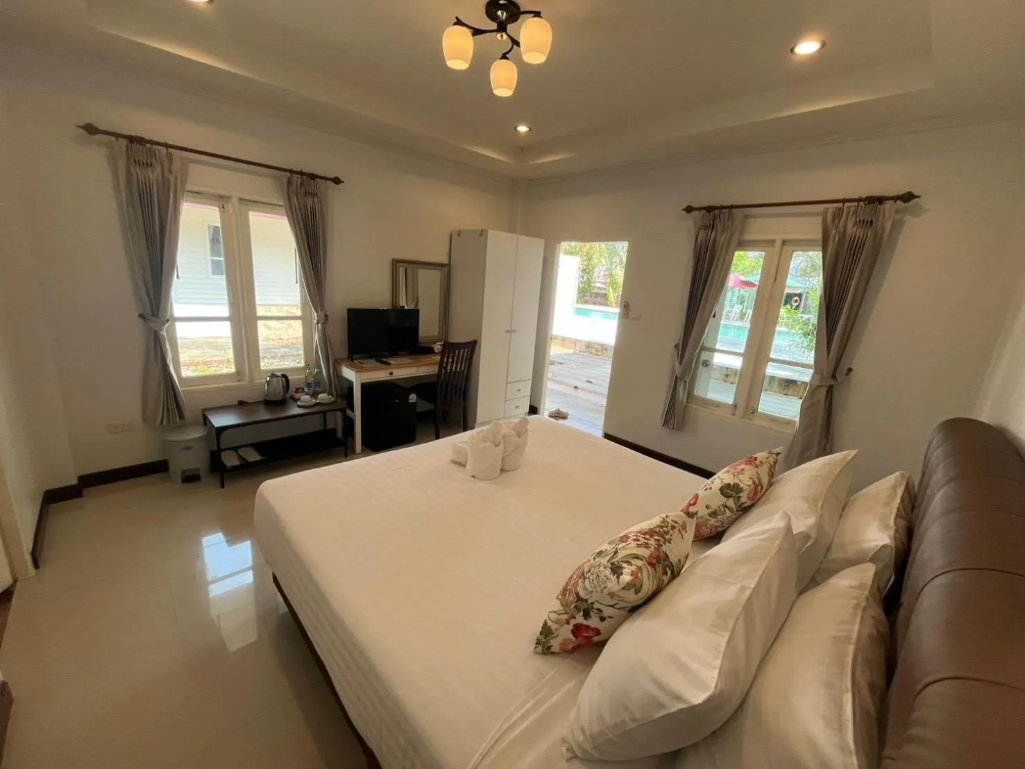 Bed in Kenikar Raintree Resort Chumphon