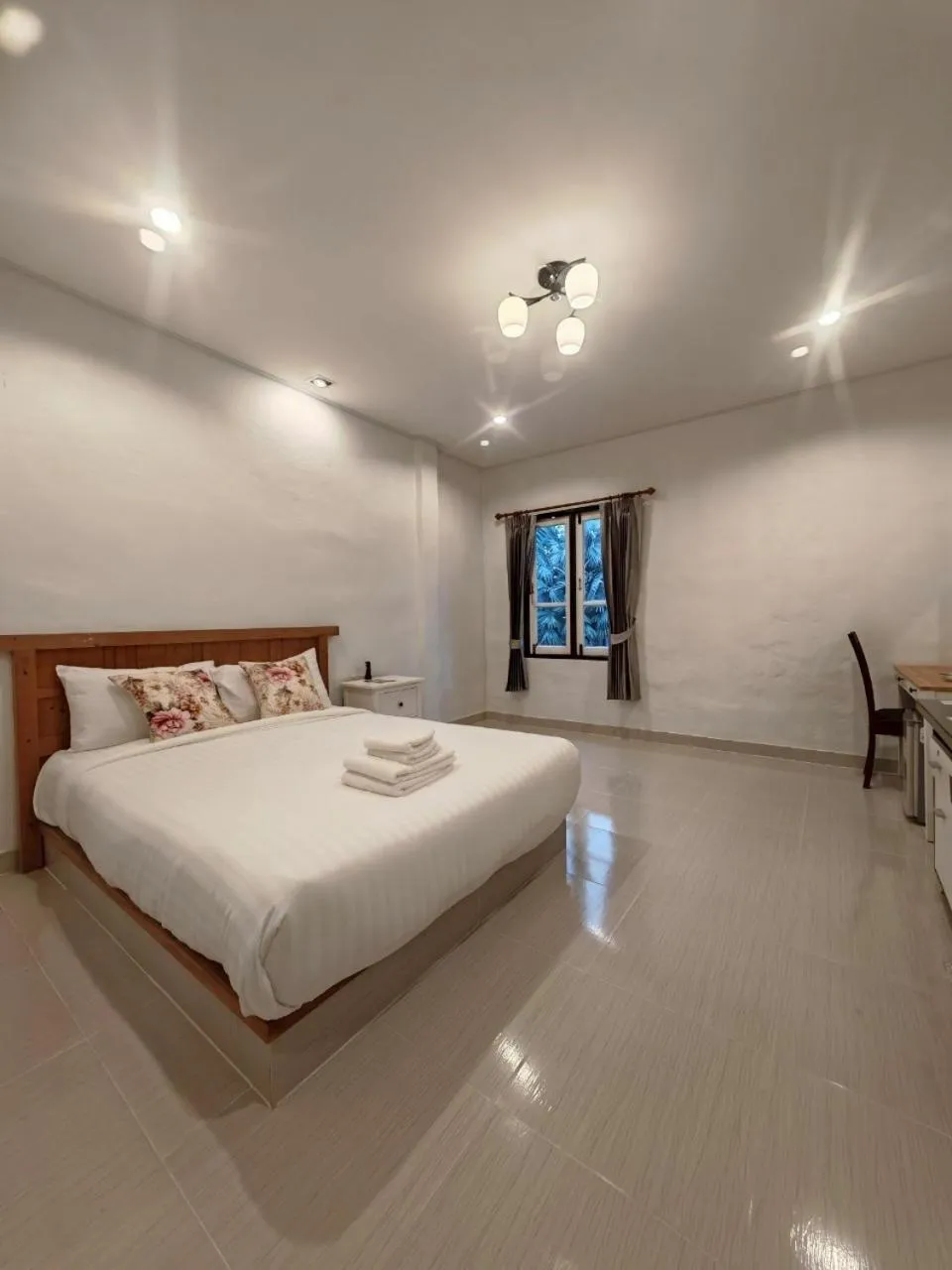 Bed in Kenikar Raintree Residence Hotel