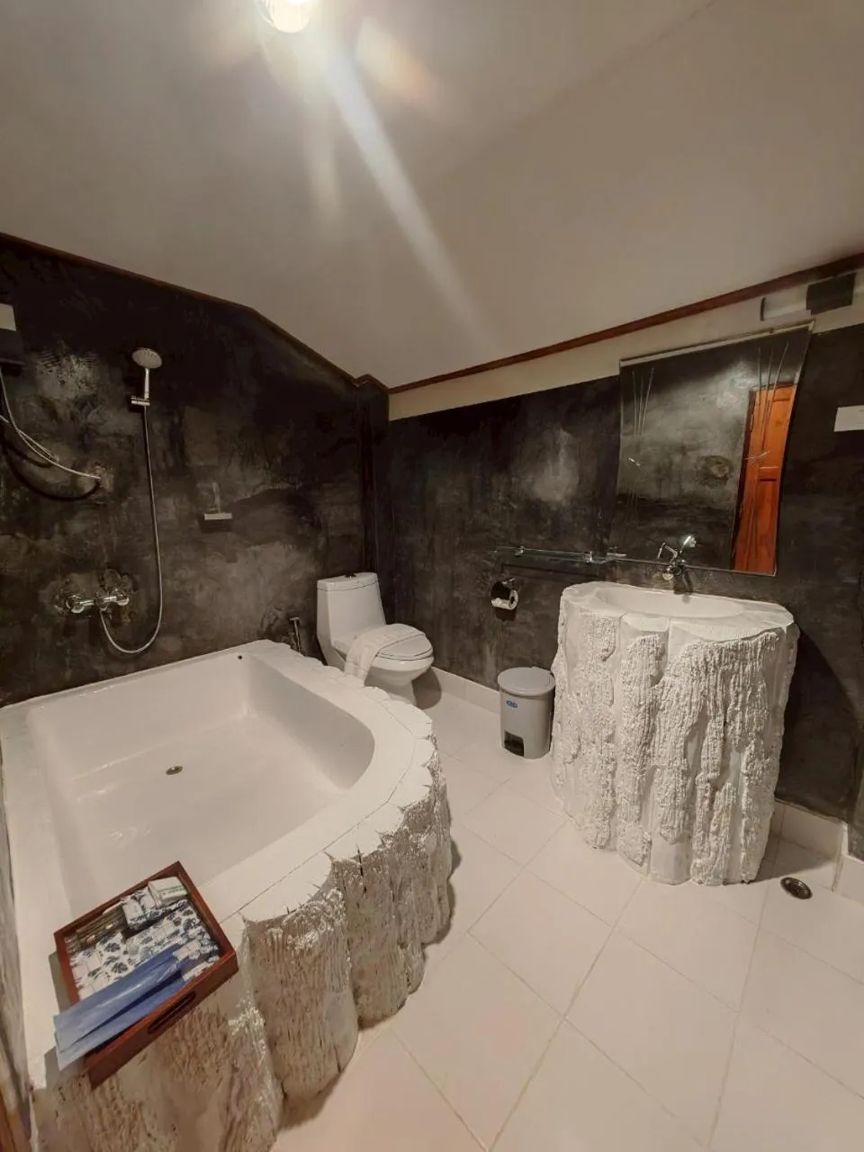 Bathroom in Kenikar Raintree Residence Hotel