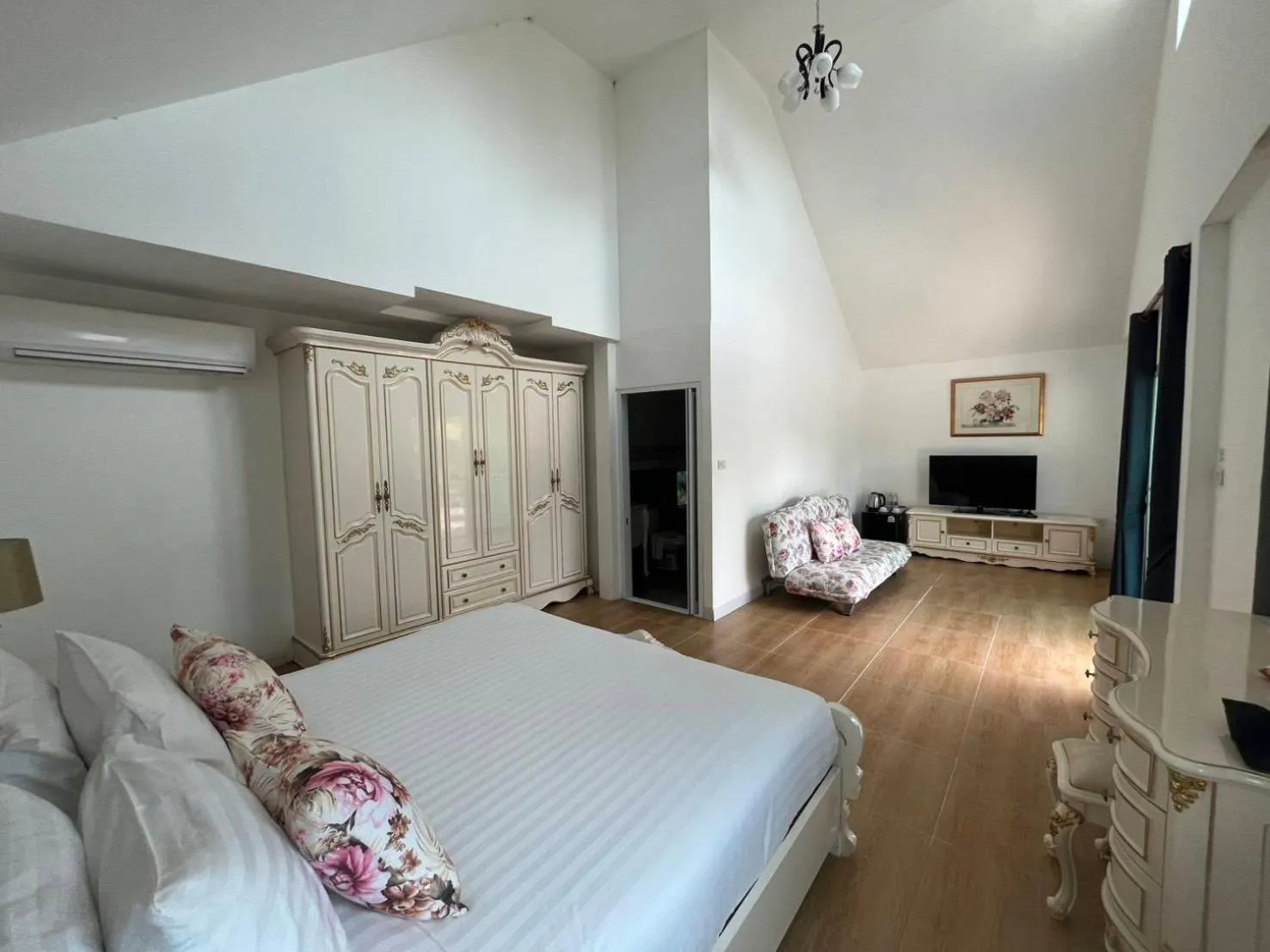 Bed in Kenikar Raintree Resort Chumphon