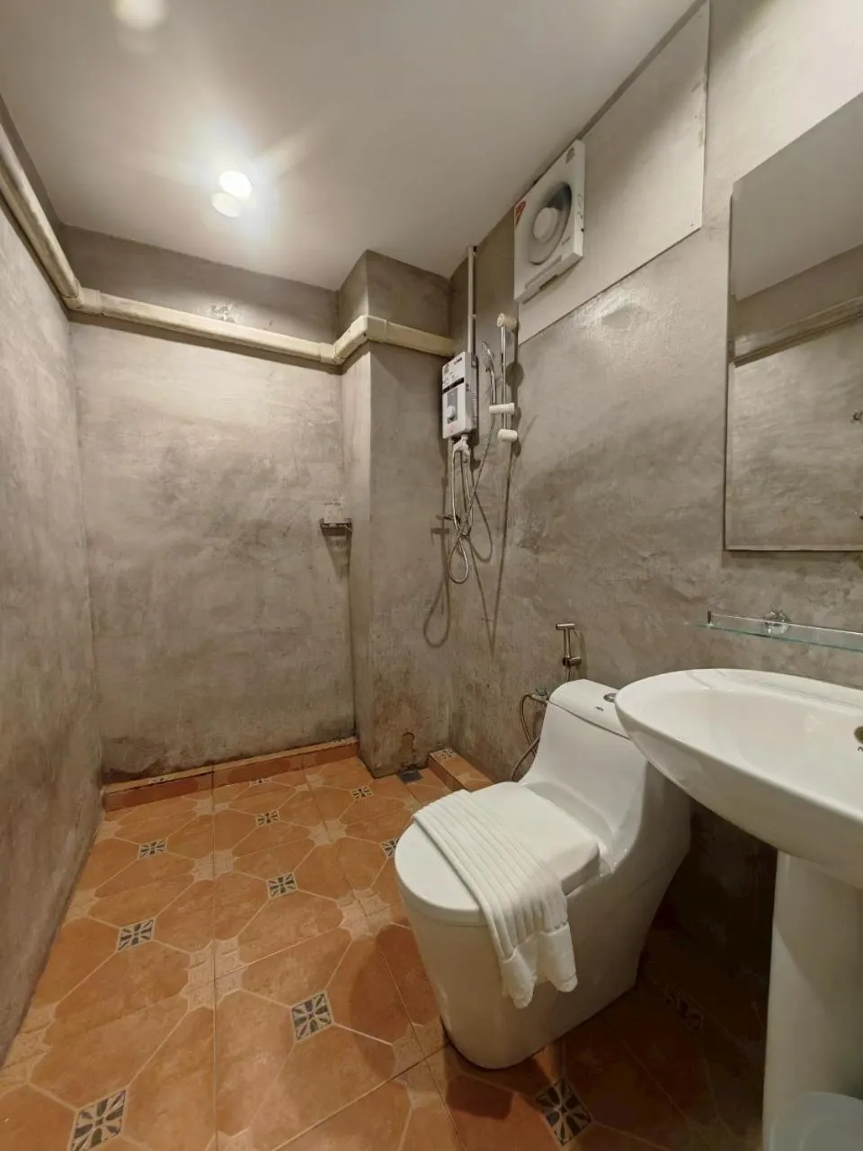 Bathroom in Kenikar Raintree Residence Hotel