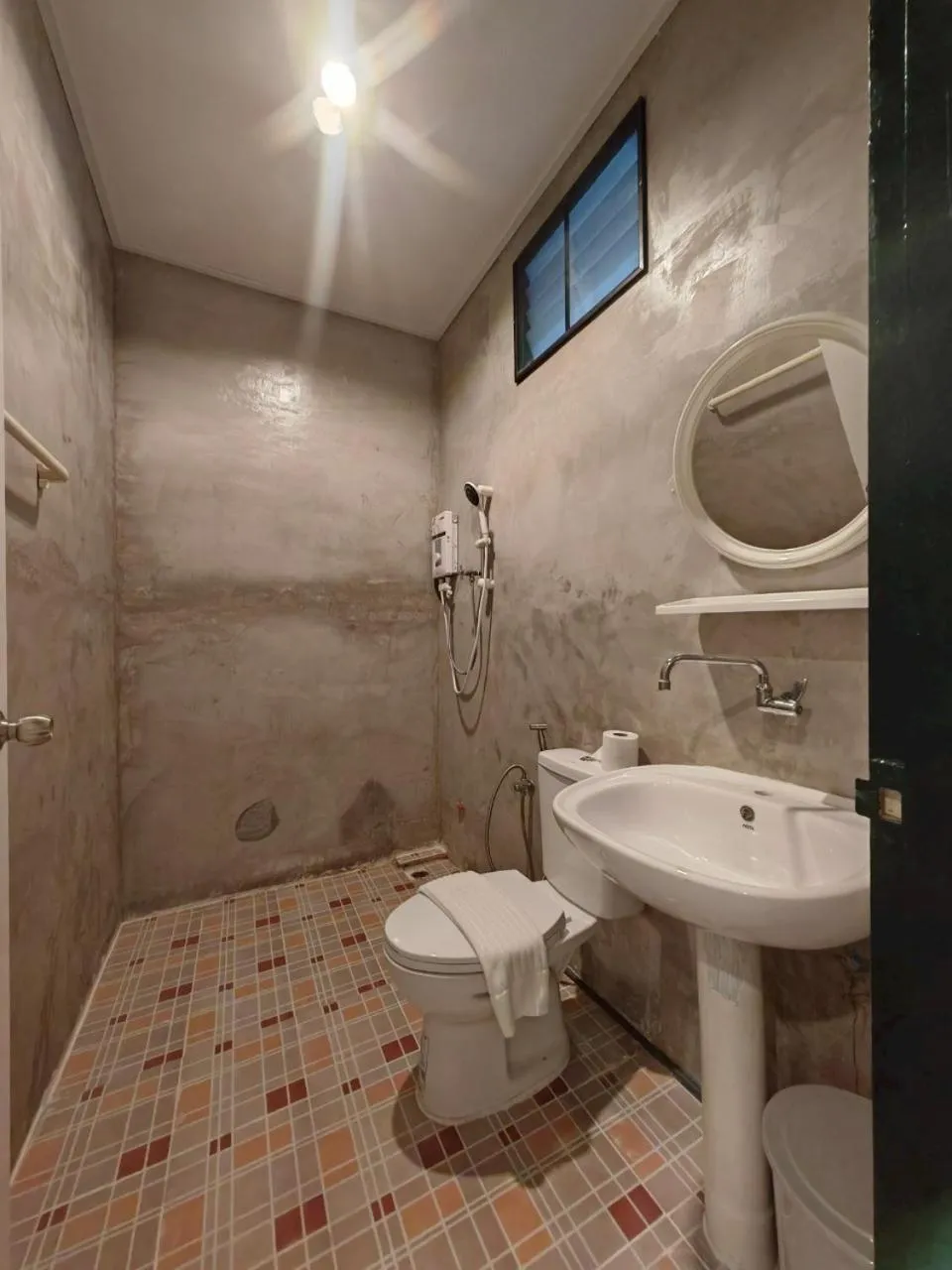 Shower in Kenikar Raintree Residence Hotel