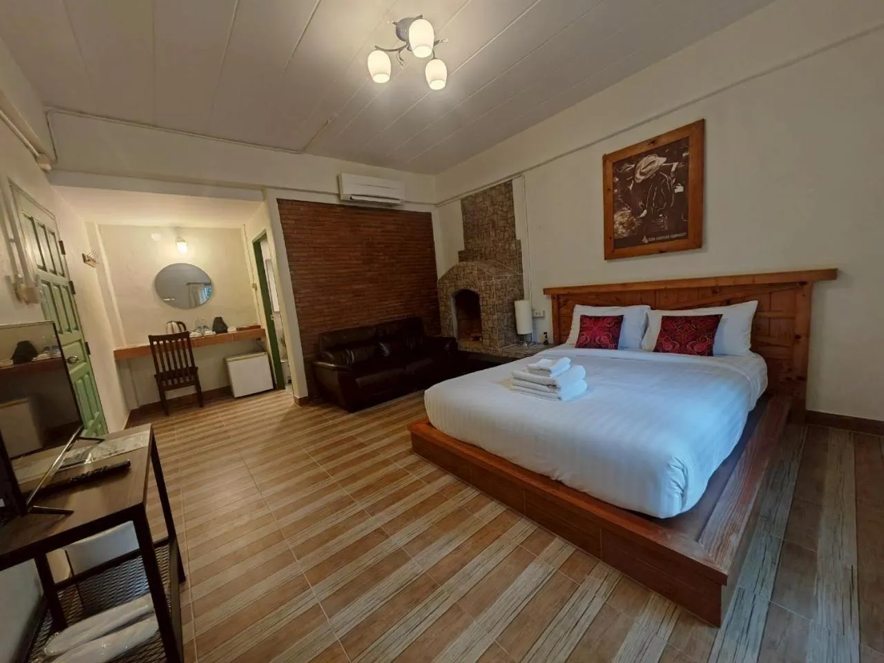 Bed in Kenikar Raintree Residence Hotel