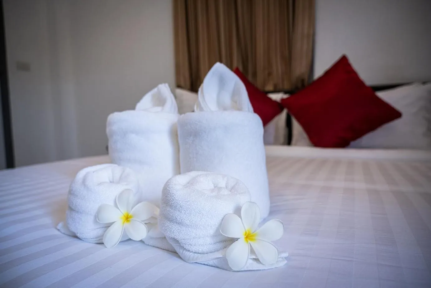 Photo of the whole room, Bed in Kenikar Raintree Residence Hotel