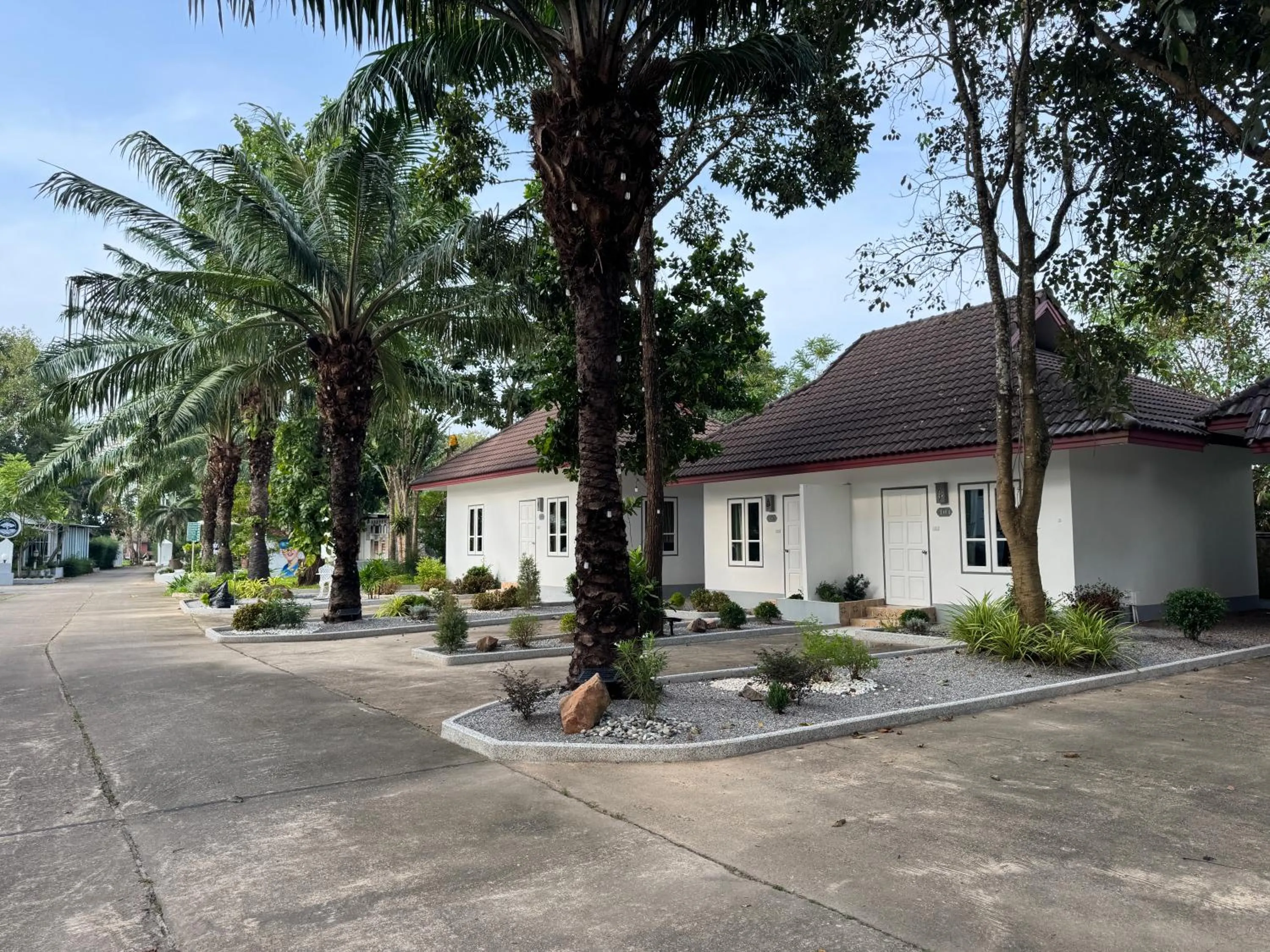Facade/entrance in Kenikar Raintree Residence Hotel