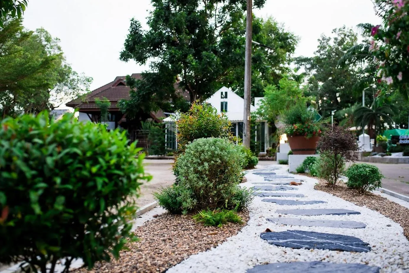 Garden in Kenikar Raintree Residence Hotel