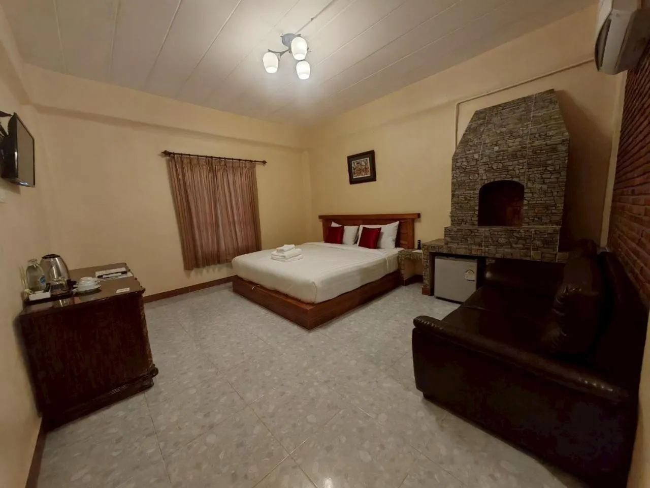 Photo of the whole room, Bed in Kenikar Raintree Residence Hotel