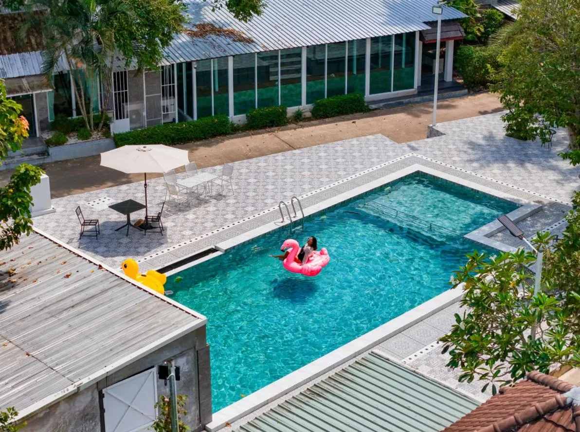 Day in Kenikar Raintree Residence Hotel