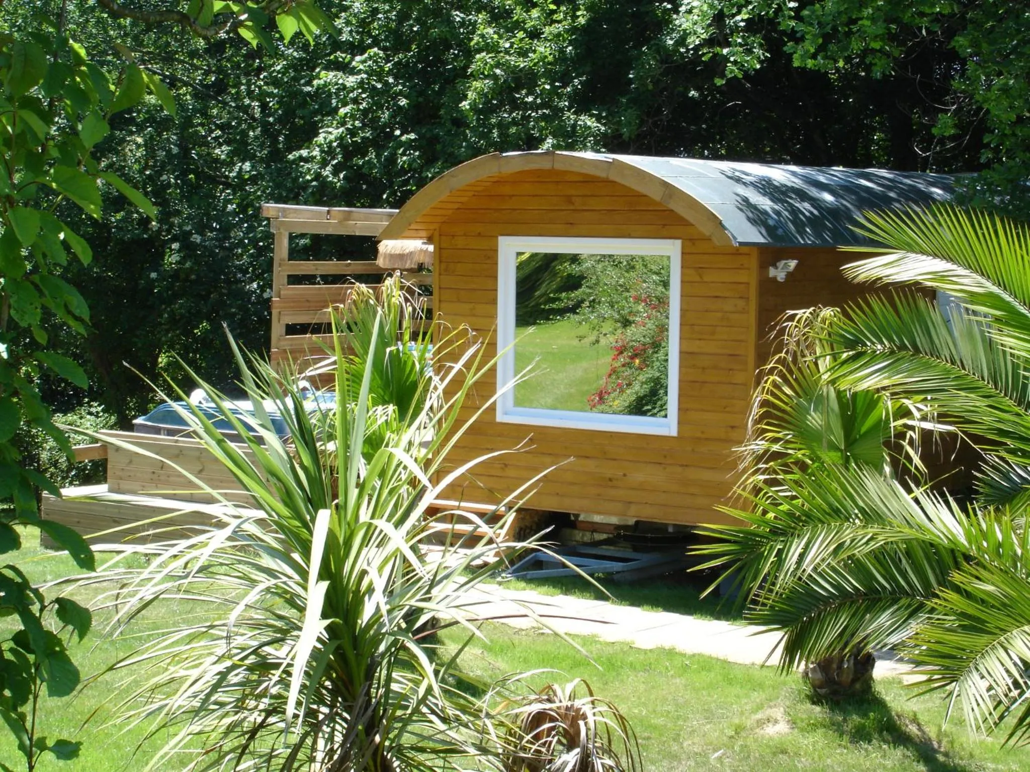 Photo of the whole room in MAROSENIA TTIKI - Cabanes et Spa