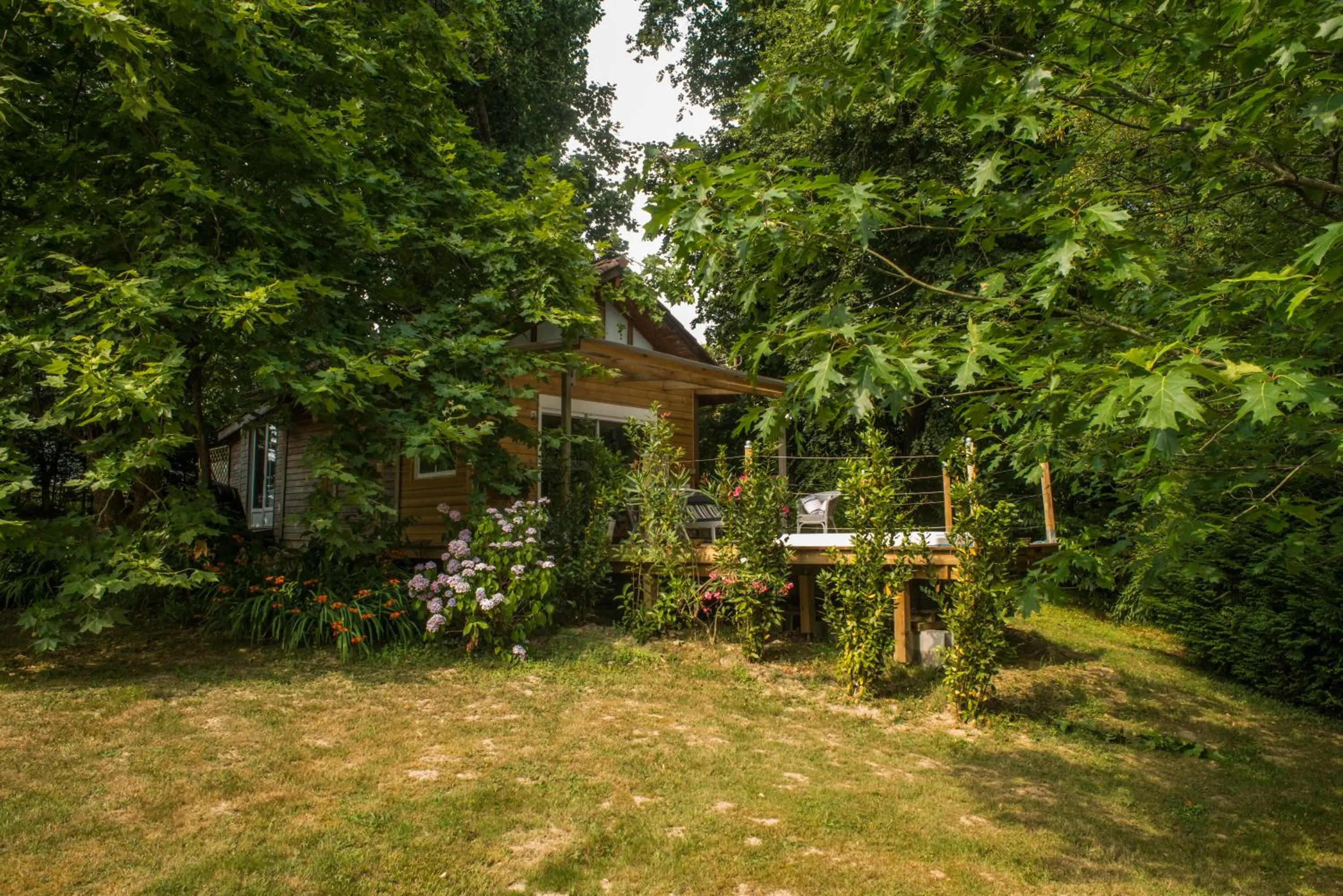 Garden in MAROSENIA TTIKI - Cabanes et Spa