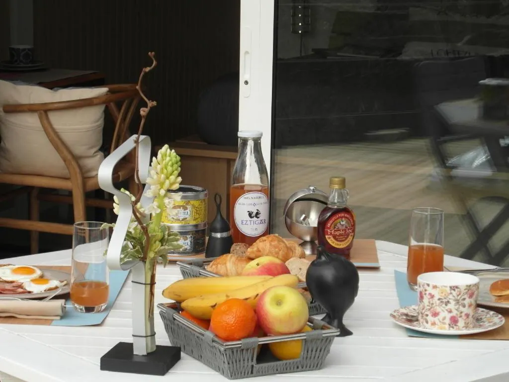 Restaurant/places to eat in MAROSENIA TTIKI - Cabanes et Spa