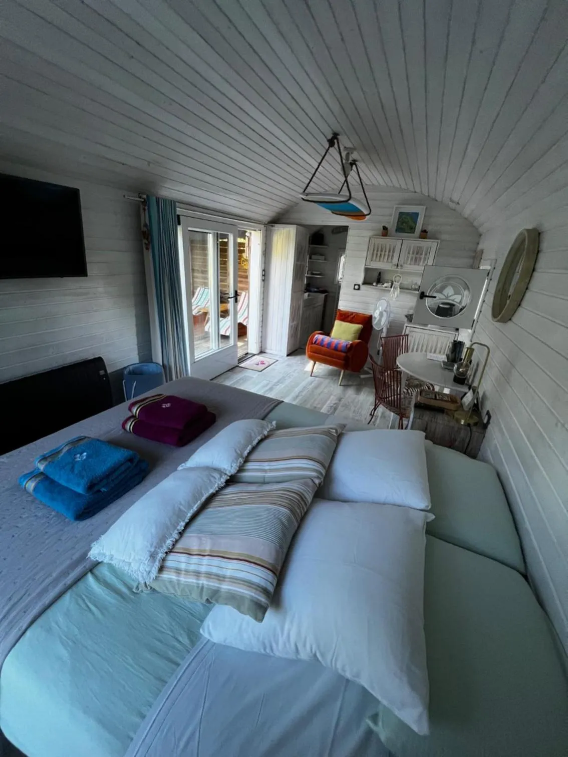 Decorative detail, Bed in MAROSENIA TTIKI - Cabanes et Spa