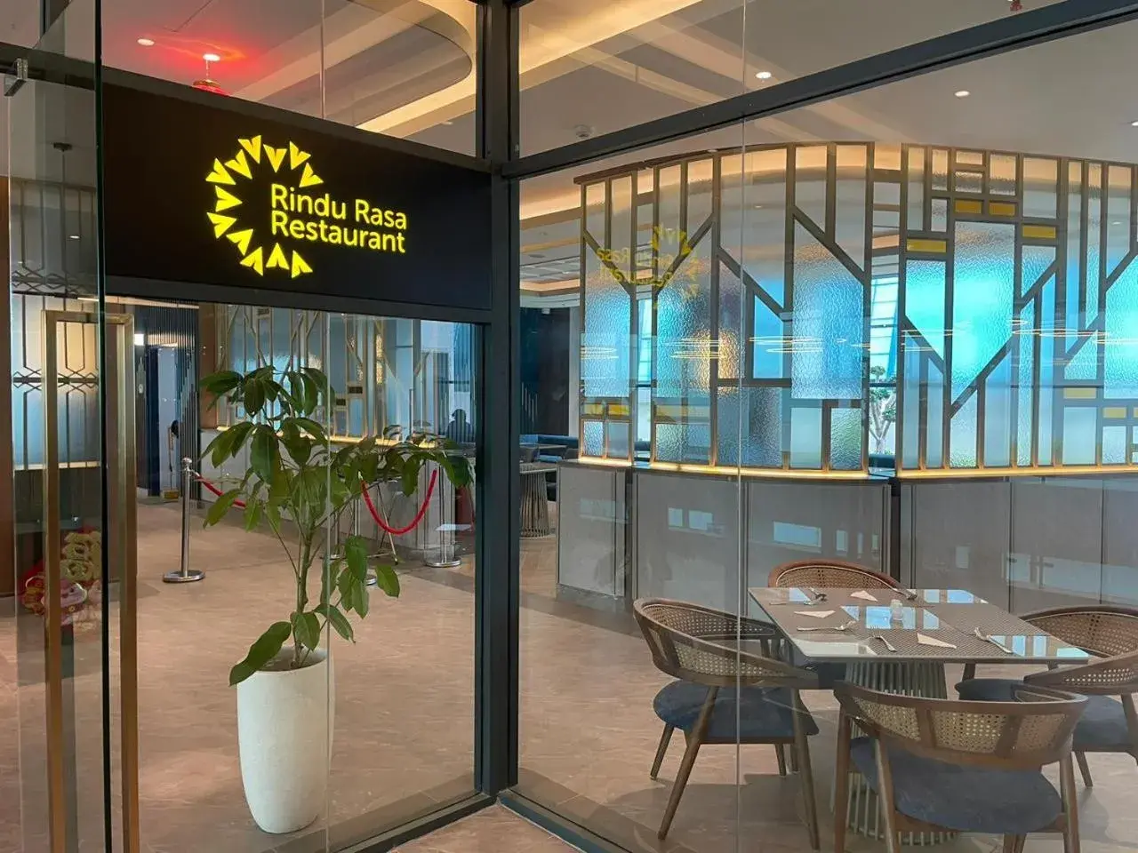 Restaurant/places to eat in Grand Anara Airport Hotel Restaurant/places to eat in Grand Anara Airport Hotel