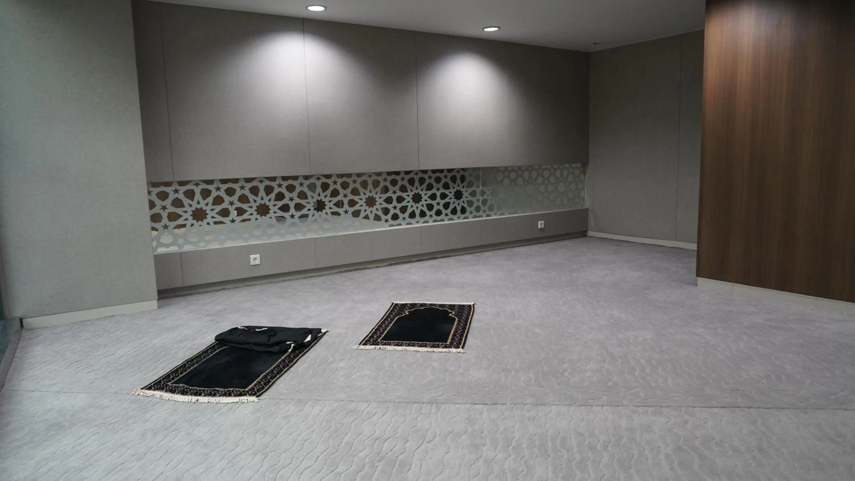 Grand Anara Airport Hotel