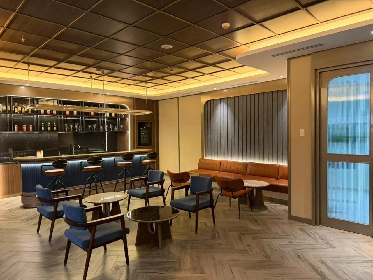 Lounge or bar in Grand Anara Airport Hotel