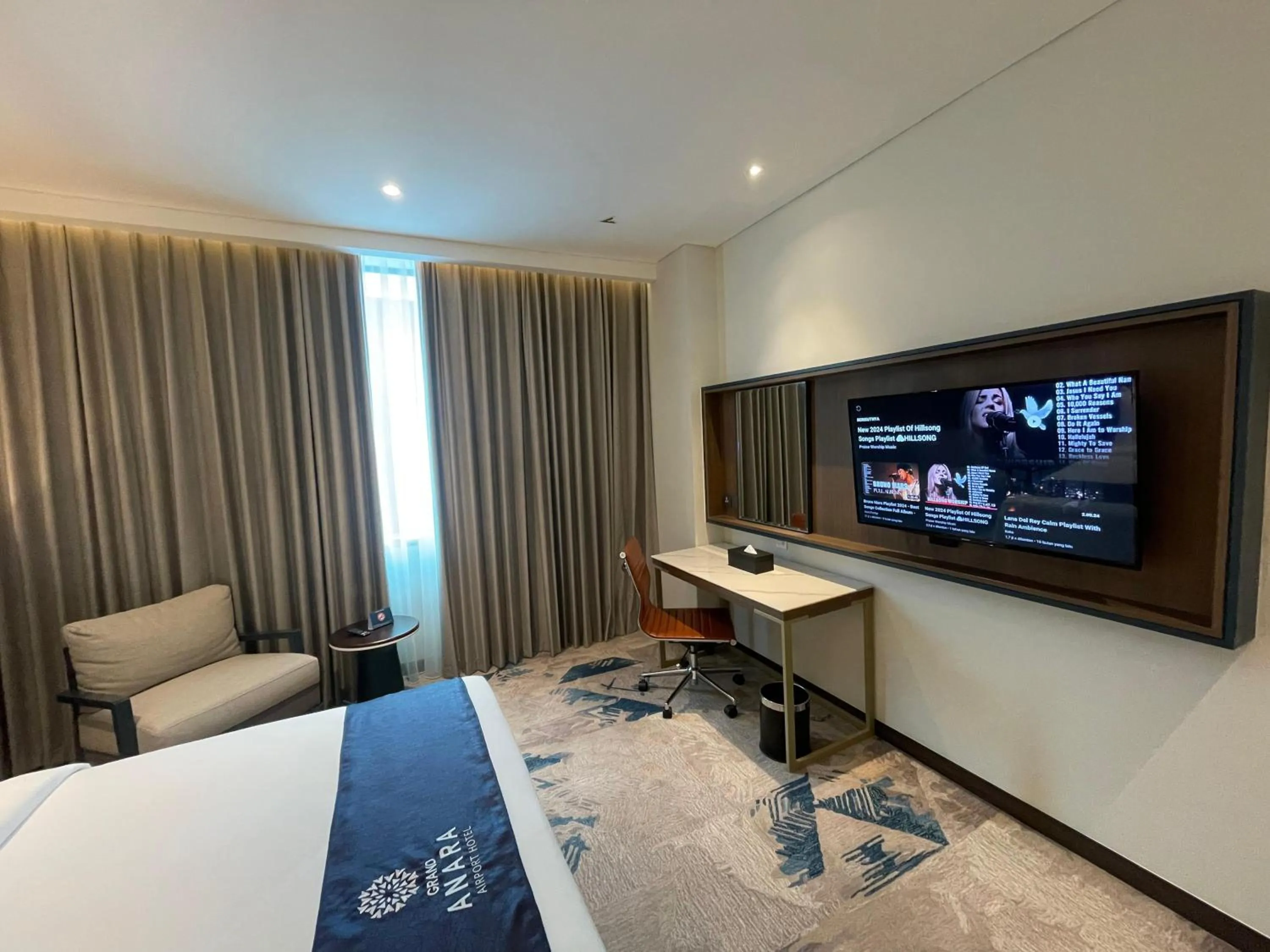 Bedroom, Bed in Grand Anara Airport Hotel