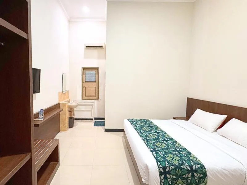 Bedroom, Bed in El Rio Alun-Alun Tegal Hotel by Sajiwa