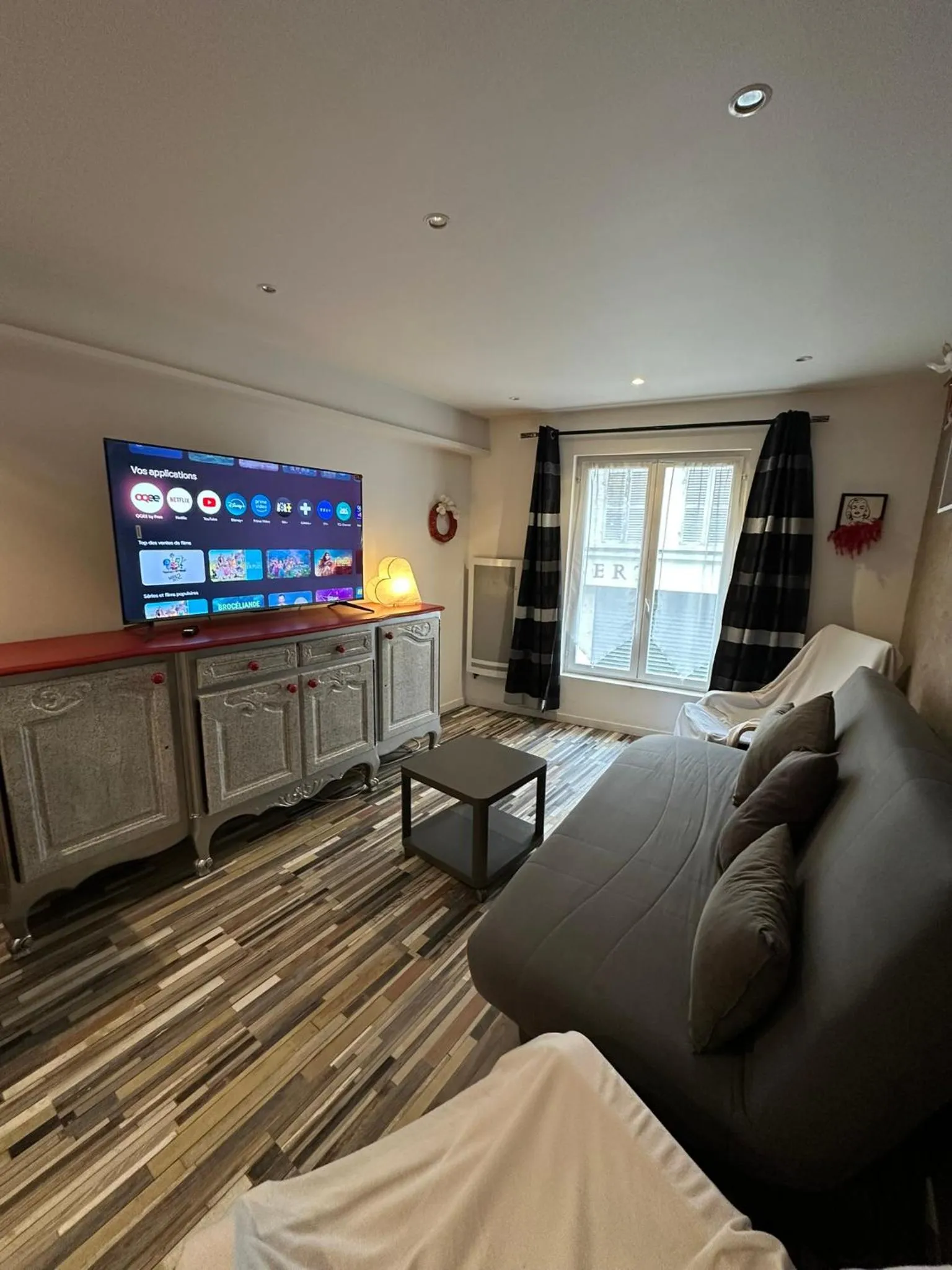 Communal lounge/ TV room in Loc'apparts