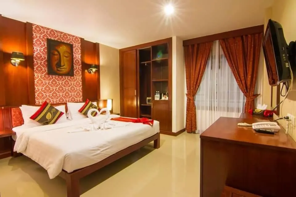 Bed in Patong Hemingways Hotel