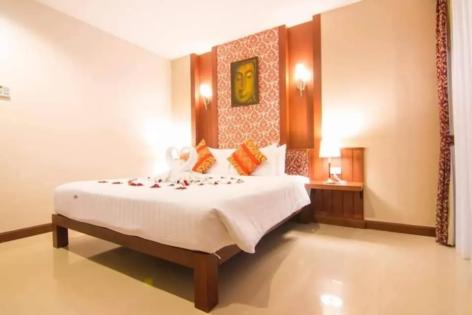 Bed in Patong Hemingways Hotel