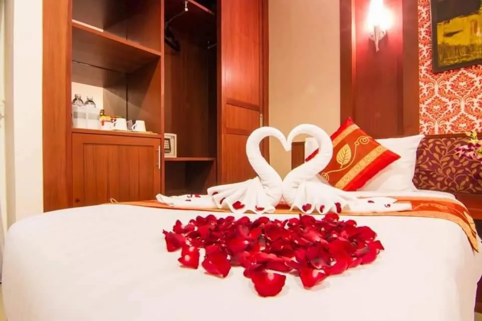 Bed in Patong Hemingways Hotel