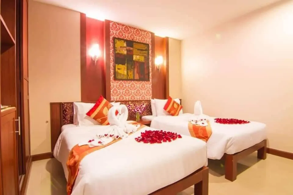 Bed in Patong Hemingways Hotel