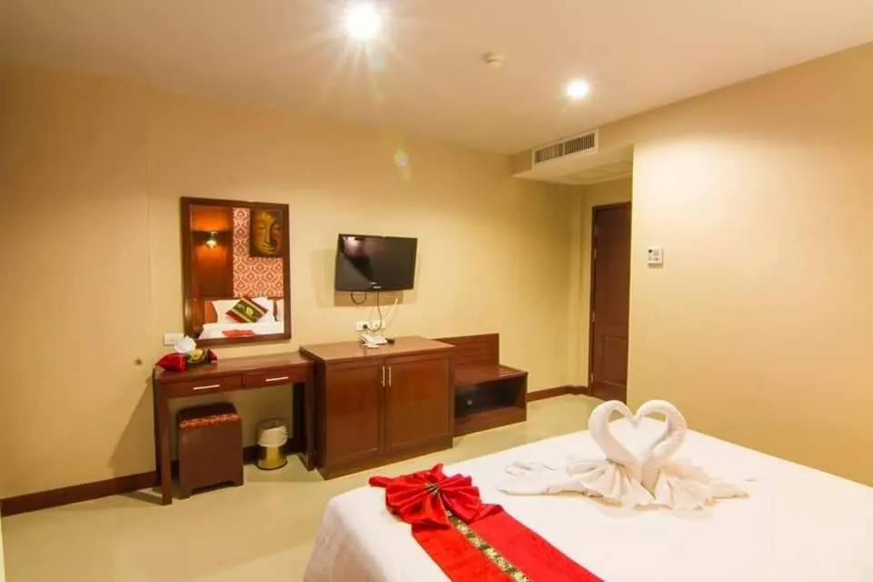 Bed in Patong Hemingways Hotel