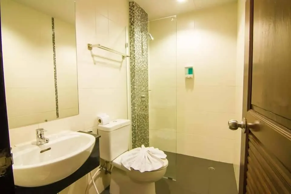 Shower in Patong Hemingways Hotel