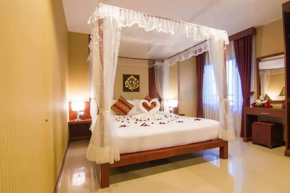 Bed in Patong Hemingways Hotel