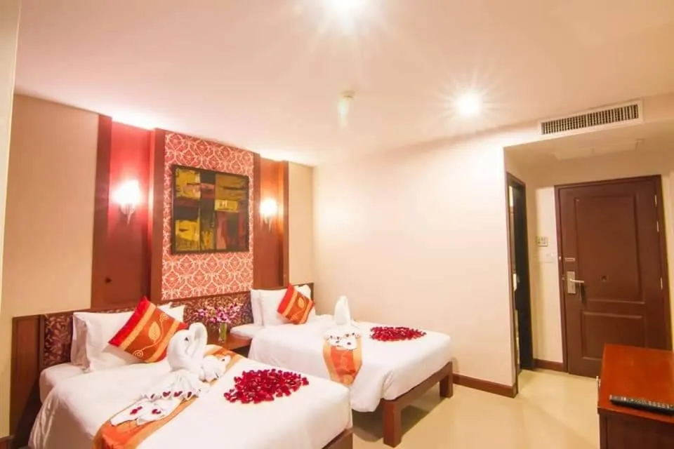 Bed in Patong Hemingways Hotel