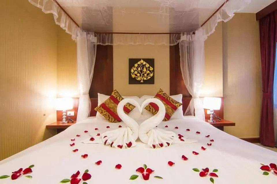 Bed in Patong Hemingways Hotel