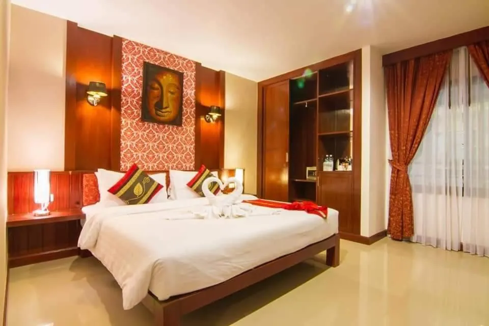 Bed in Patong Hemingways Hotel