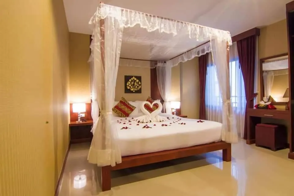 Bed in Patong Hemingways Hotel