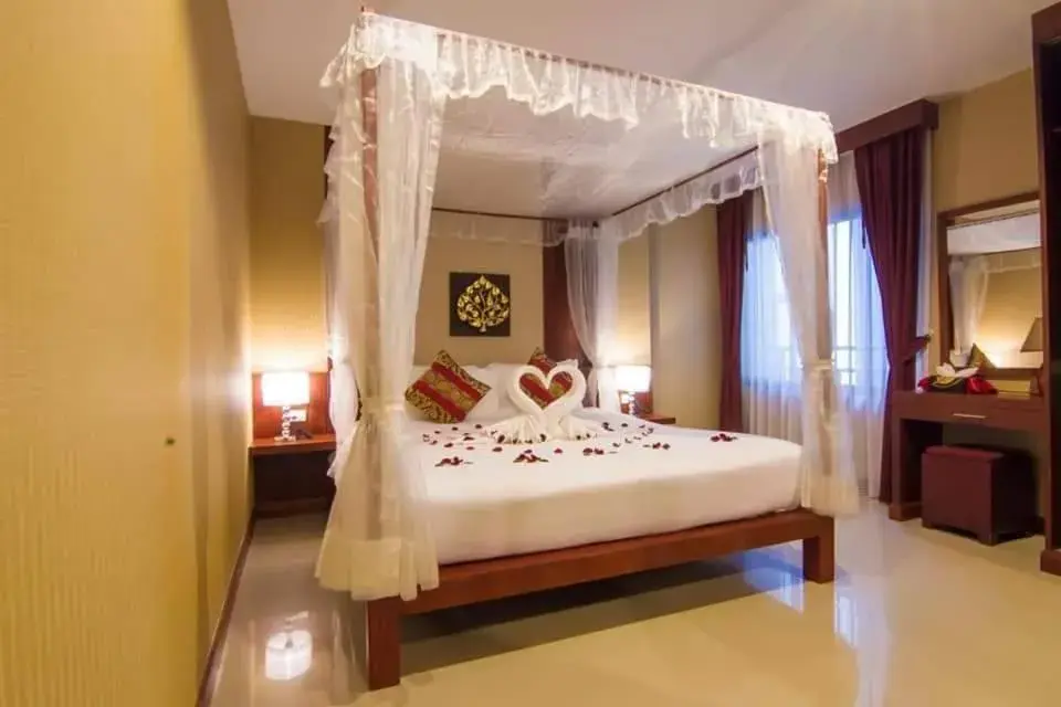 Bed in Patong Hemingways Hotel Bed in Patong Hemingways Hotel